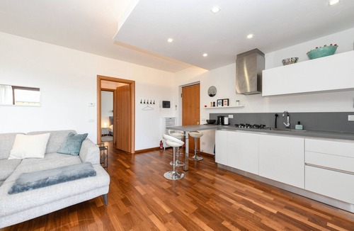 Moniga del Garda Apartment | Leone: modern apartment in Moniga