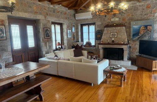 Sampatiki Villa | Leonidio Stone House