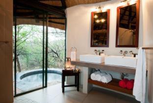 Umkhanyakude District Municipality Cabin | Leopard Mountain Safari Lodge