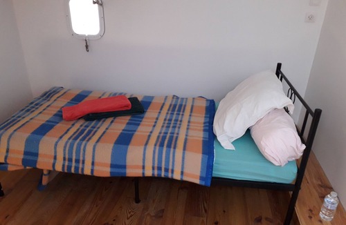 Coutras Bed & Breakfast | Les 3 notes de mérotte L' escale tables d'hôte, free breakfast