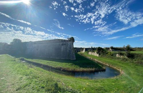 Le Chateau-d'Oleron House | Les Amareyeurs - Ile d'Oléron - Maison classée 3 étoiles avec piscine - Clim - Vélos