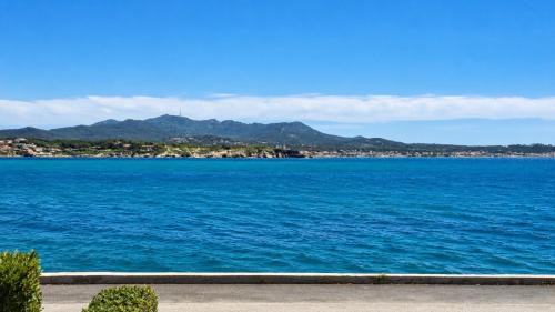 Sanary-sur-Mer House | Les Baux 1