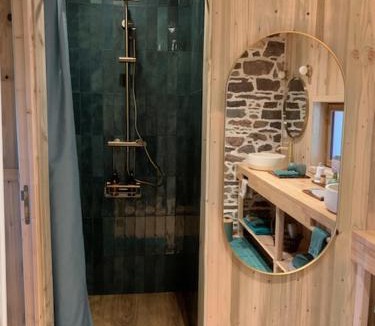 Saint-Malon-sur-Mel Bed & Breakfast | Les Bouyeres