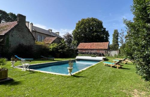 Saint-Clair-sur-l'Elle House | Les Chambres du Dr Papertian