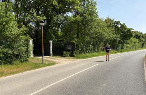 Le Subdray Apartment | Les communs du Château du Sollier - Charme Calme Confort Climatisation - à 5mn du péage de Bourges à la campagne - stationnement privé - Panette Collection
