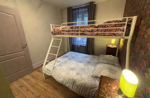 Haut-du-Them-Chateau-Lambert Apartment | Les coquelicots aux pieds des ballons des Vosges