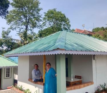 Kumily House | LES COTTAGES de Suryatrips Homely Stay