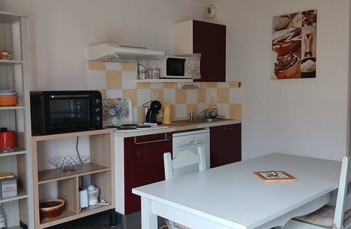 Aubignan Apartment | Les Demeures du Ventoux: A bastidon in Provence