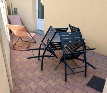 Saint-Nicolas-de-Redon Apartment | Les Dunes - Terrasse, Fibre & Smart TV près Redon