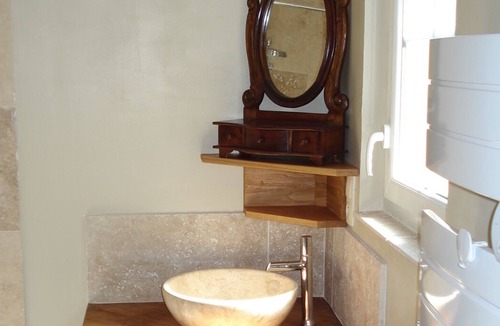 Talcy Bed & Breakfast | Les Eaux Calmes, three guest rooms in Burgundy