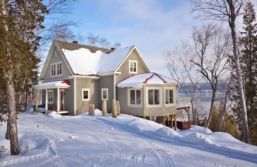 Baie-St-Paul House | Les Echos du Fleuve, on the shores of the St-Lawrence, ski Le Massif, EV Charger