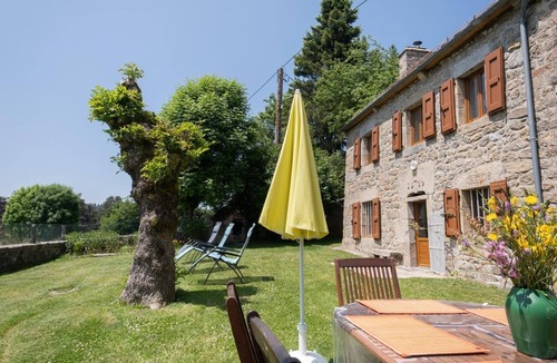 Peyre-en-Aubrac House | Les Fleurs de l'Aubrac 6/8 pers