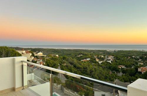 Castellet i la Gornal Villa | Les Flors de Cunit Villa Liria