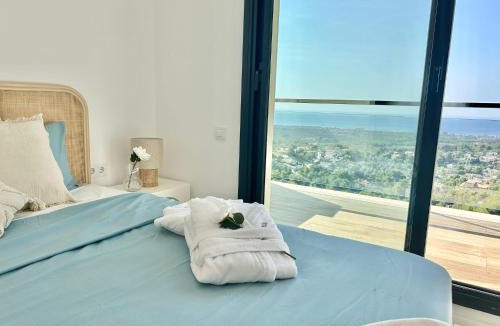 Castellet i la Gornal Villa | Les Flors de Cunit Villa Liria