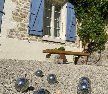 Saint-Georges-de-Longuepierre House | Les Deux Marronniers Bataille