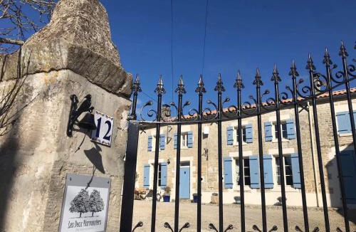 Saint-Georges-de-Longuepierre House | Les Deux Marronniers Bataille