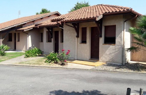 Eugenie-les-Bains Apartment | Les Genêts (T2 ground floor) with swimming pool