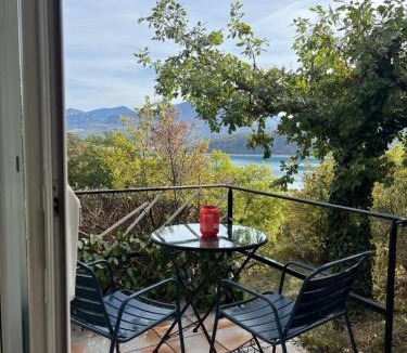 Sainte-Croix-du-Verdon Apartment | Les Gites du Verdon, côté lac (studio et T2)