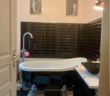 Charost Bed & Breakfast | Les Glycines