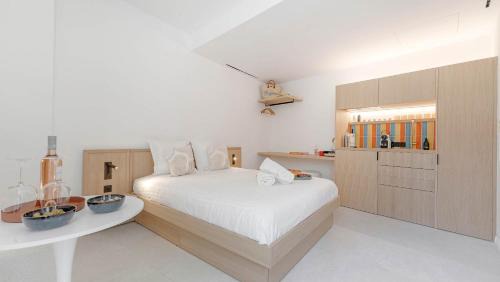 Old Town Apartment | Les Graniers - Old Village - Shellter Rentals