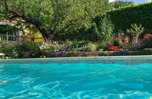 Eyragues House | Les Hauts d'Eyragues gîte Aigue Marine Meublé classé 4 étoiles