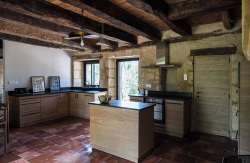 Baneuil House | Les Hauts de Couze, old stones, natural surroundings