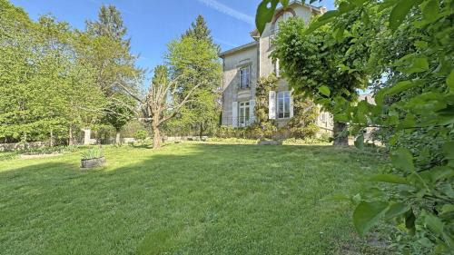 Compreignac House | Les hirondelles