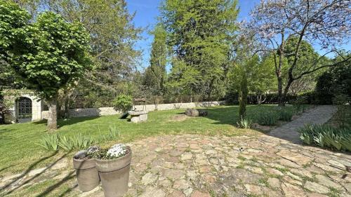 Compreignac House | Les hirondelles