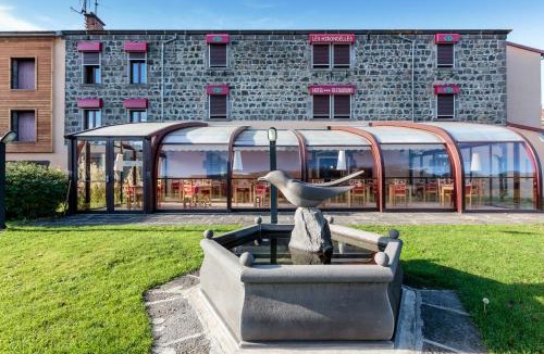 Orcines Hotel | Les Hirondelles