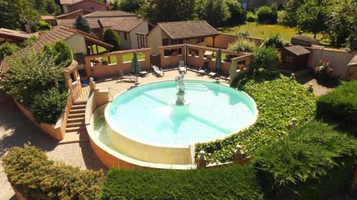 Saint-Georges-d'Esperanche House | Les Jardins du castel gites Annick et Jean paul