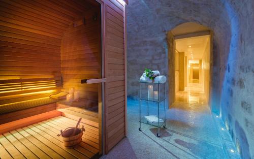 Quartier Saint-Ambroise Hotel | Les Jardins Du Marais