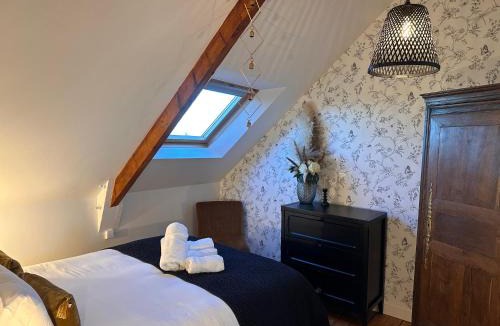 Lanvallay Apartment | Les libellules, maison de ville, classé 4 étoiles avec baignoire spa à Dinan Lanvallay