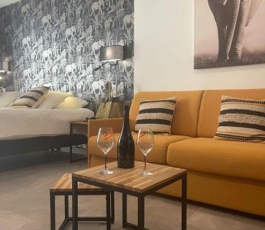 Cabrieres-d'Avignon Hotel | Les Loges du Luberon