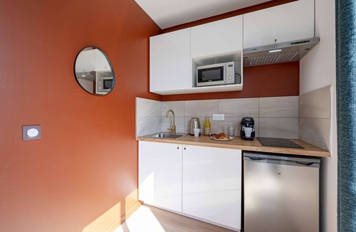 Chatellerault Apartment | Les Maisons Acajou/Charming T2 equipped with Spicy Art