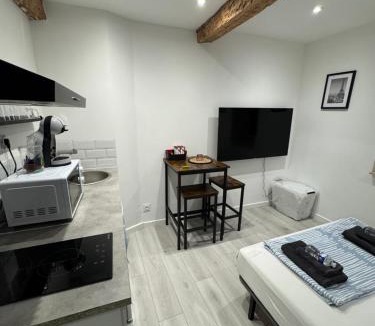 Limoux Apartment | Les Perles de Limoux -Studio Centre Climatiseur Wifi Parking Gratuit