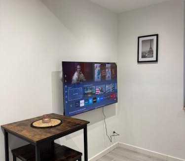 Limoux Apartment | Les Perles de Limoux -Studio Centre Climatiseur Wifi Parking Gratuit