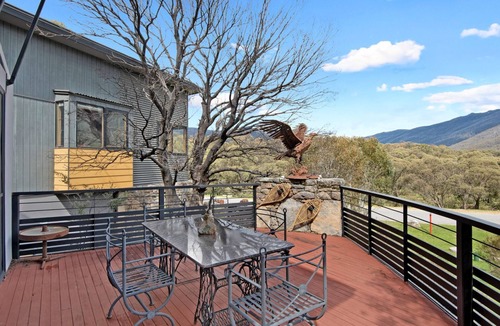 Lake Crackenback Ski Chalet | Les Perrieres Chalet - Spacious 2BR Chalet l Gym l Indoor Pool l Tennis l WiFi l BBQ