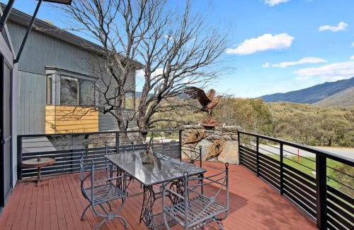 Lake Crackenback House | Les Perrieres Chalet - Spacious 2BR Chalet l Gym l Indoor Pool l Tennis l WiFi l BBQ