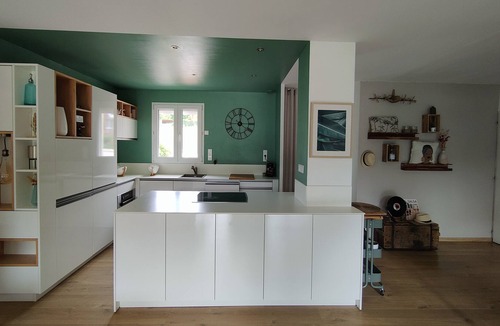 Aydat House | Les Pieds Dans L'eau