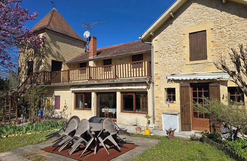 Couze-et-Saint-Front Bed & Breakfast | Les Pierres du Périgord at the foot of the castles