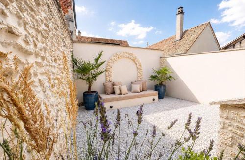 Pacy-sur-Eure Apartment | Les Pierres de Pacel - Appartement de charme - Patio privé