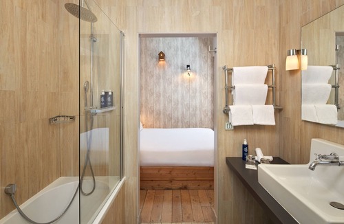 Quartier de Rochechouart Hotel | Les Plumes Hôtel Paris
