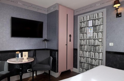 Quartier de Rochechouart Hotel | Les Plumes Hotel