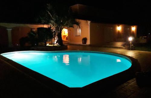Cuges-les-Pins Bed & Breakfast | LES RESTANQUES - Chambre d'hôtes