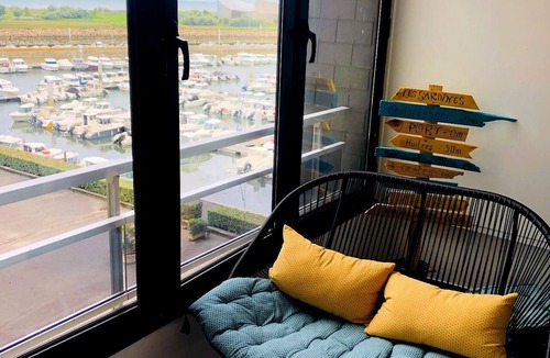 Courseulles-sur-Mer Apartment | Les Sardines - vue sur le port