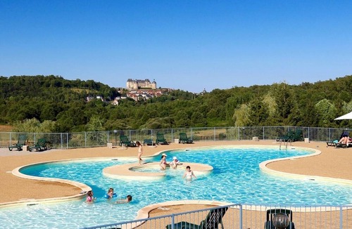 Hautefort Cottage | Les SOURCES "VIP Dyna" panoramic terrace, SPA, swimming pool, fishing pond.