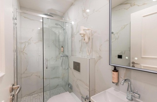 Grenelle Hotel | Les Suites Tour Eiffel