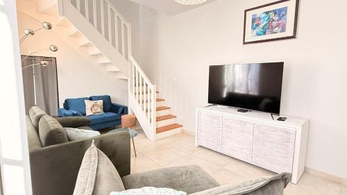 Cour-Cheverny House | Les Volets Bleus - Gîte familial 10 pers - Jardin -Parking - Classé 4 étoiles
