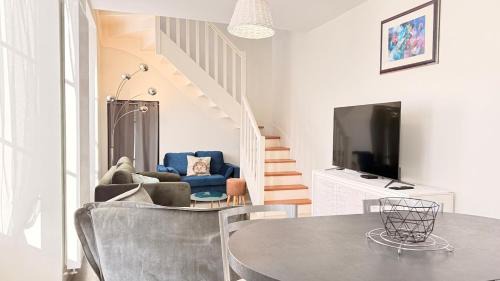 Cour-Cheverny House | Les Volets Bleus - Gîte familial 10 pers - Jardin -Parking - Classé 4 étoiles
