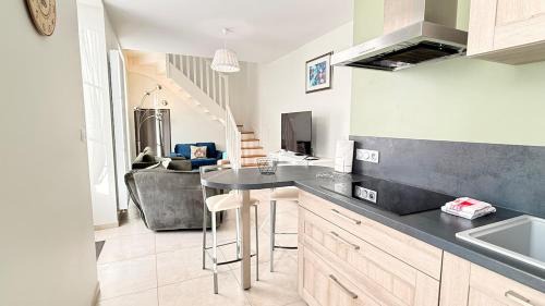 Cour-Cheverny House | Les Volets Bleus - Gîte familial 10 pers - Jardin -Parking - Classé 4 étoiles